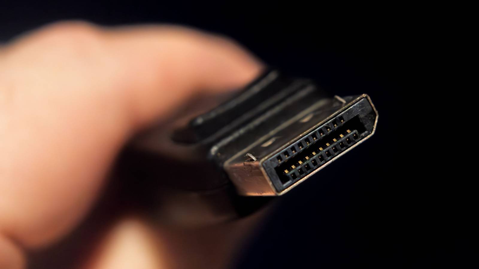 How to daisy-chain multiple monitors from a single cable